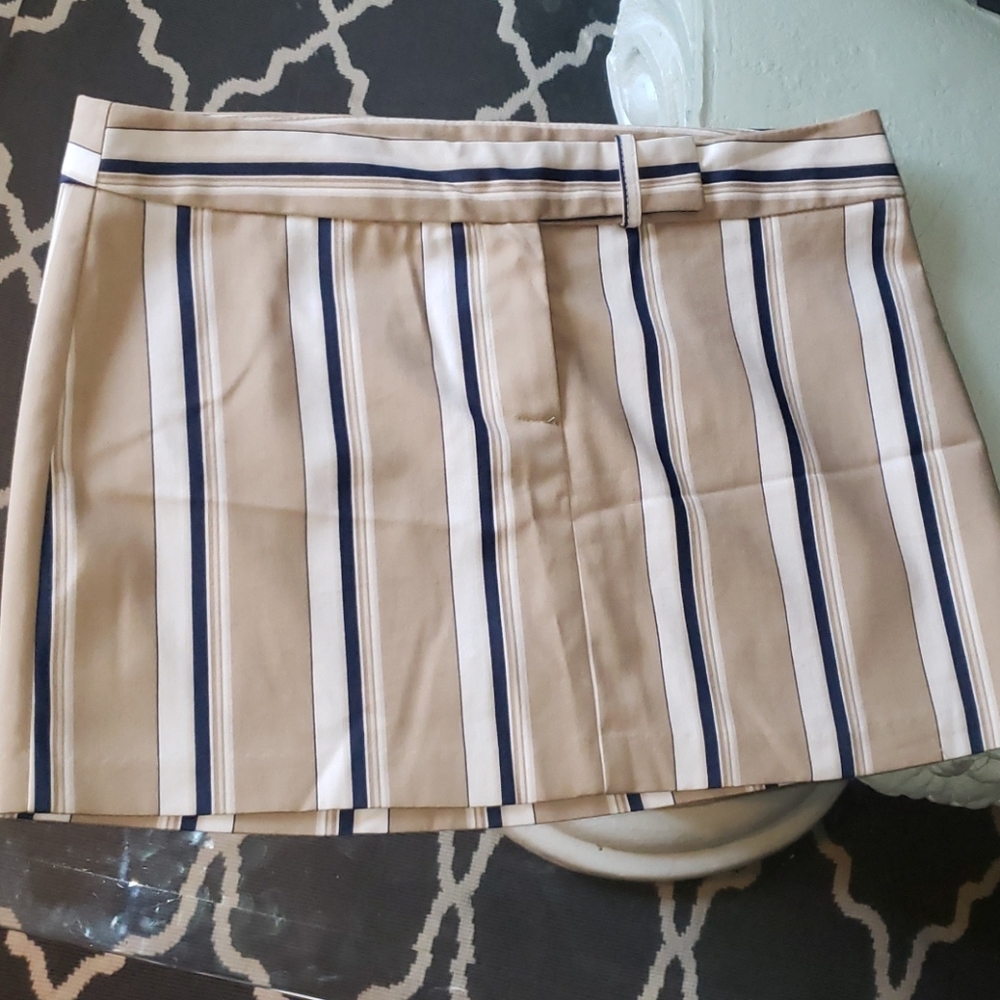 Mimi chica miniskirt!